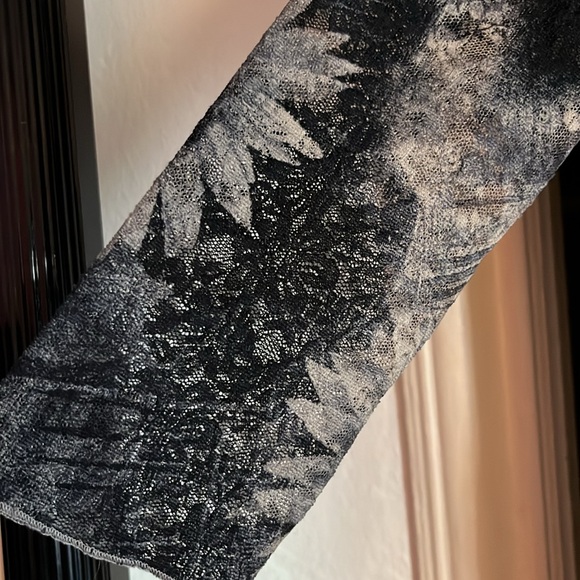 Floral Lace Mesh Top - Picture 2 of 4